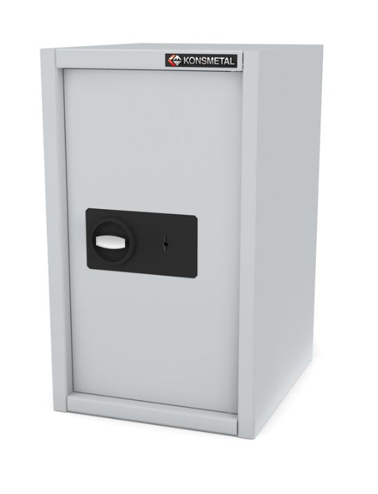 sejf z szyldem i zamkiem na klucz